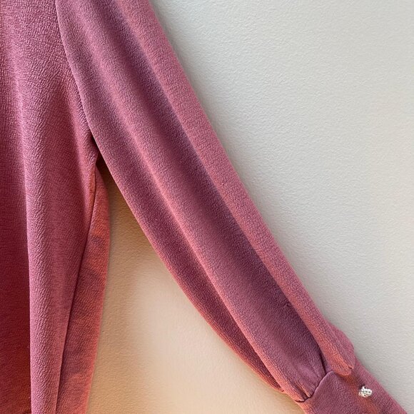 Chic Dusty Rose Balloon Sleeve Blouse with Button Cuff Detail - Picture 4 of 5